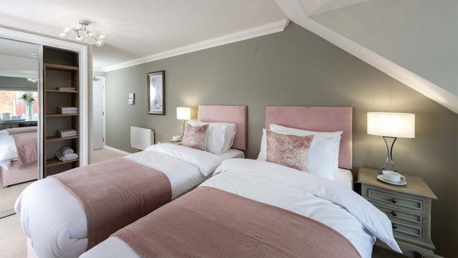 Paddock Lodge