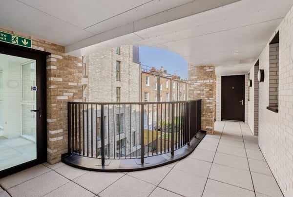 1 bedroom apartment for sale - Image 1