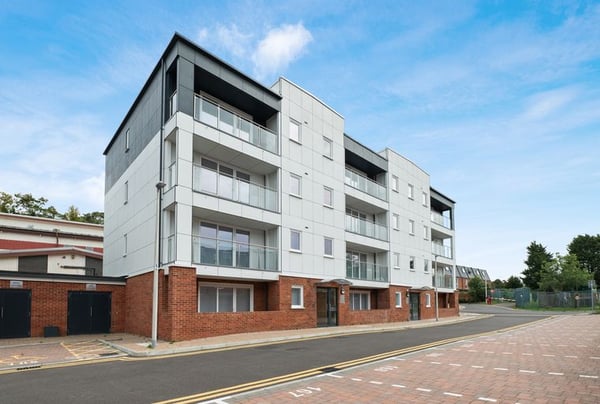 2 bedroom apartment for rent - Image 1
