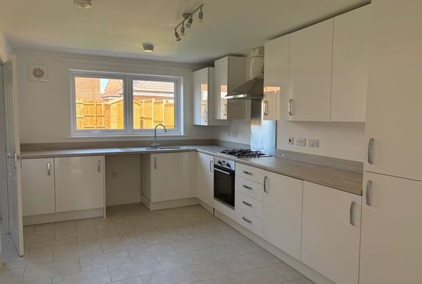 3 bedroom house for sale - Image 1
