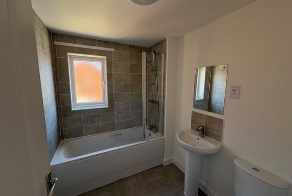 3 bedroom house for sale - Image 3