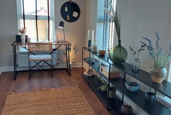 2 bedroom house for sale - Image 1