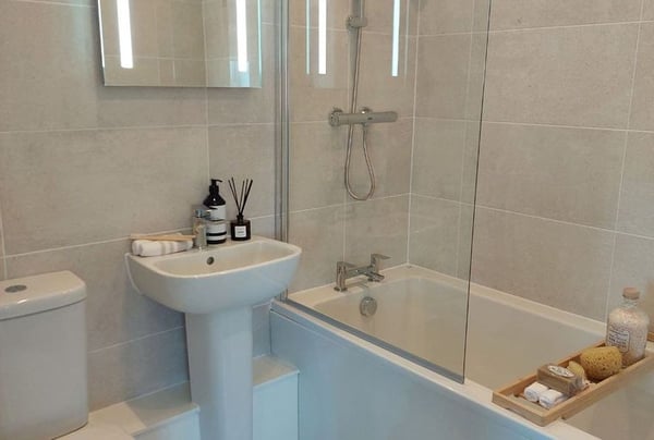 2 bedroom house for sale - Image 2