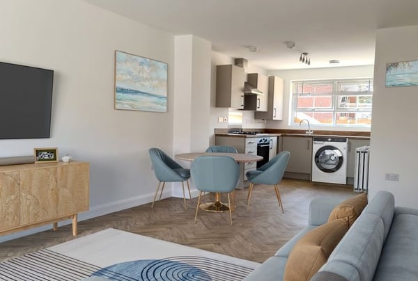 2 bedroom house for sale - Image 2