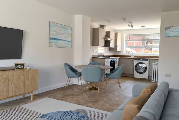 2 bedroom house for sale - Image 2