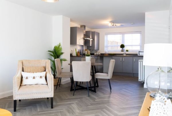 2 bedroom house for sale - Image 2