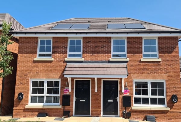 2 bedroom house for sale - Image 1