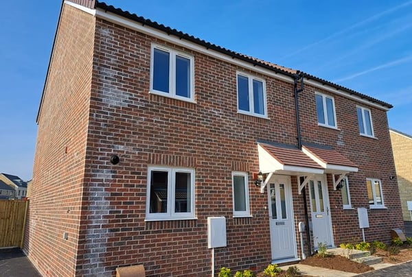 3 bedroom house for sale - Image 1
