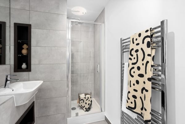 2 bedroom apartment for sale - Image 2