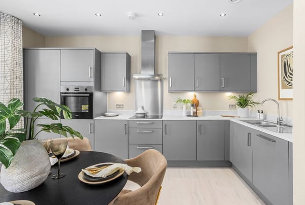 3 bedroom apartment for sale - Image 1