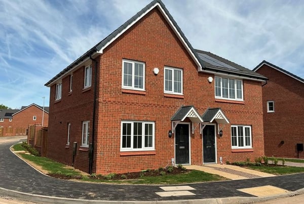 3 bedroom house for sale - Image 1