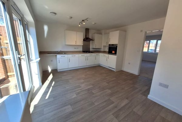 3 bedroom house for sale - Image 3