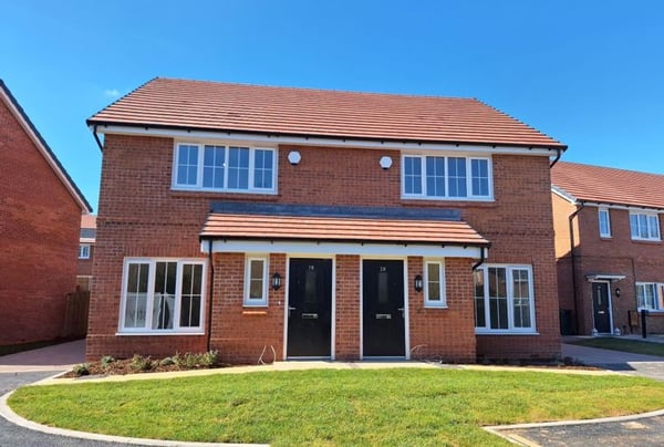 3 bedroom house for sale - Image 1