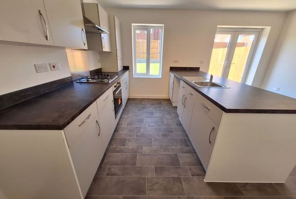 3 bedroom house for sale - Image 2