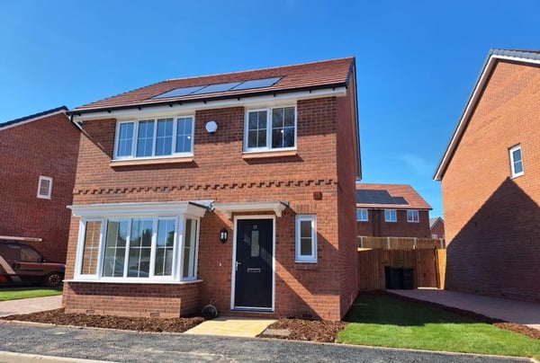 4 bedroom house for sale - Image 1