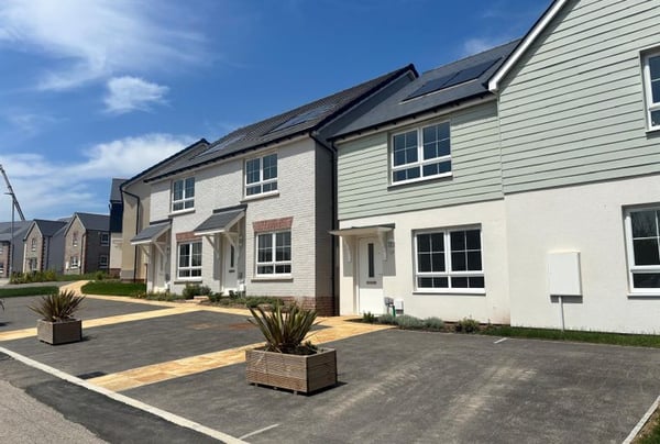 2 bedroom house for sale - Image 2