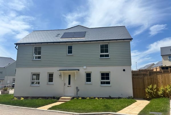 3 bedroom house for sale - Image 1