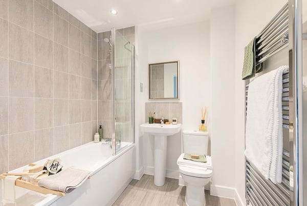 2 bedroom house for sale - Image 1