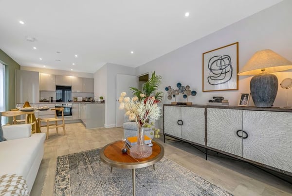 3 bedroom apartment for sale - Image 1