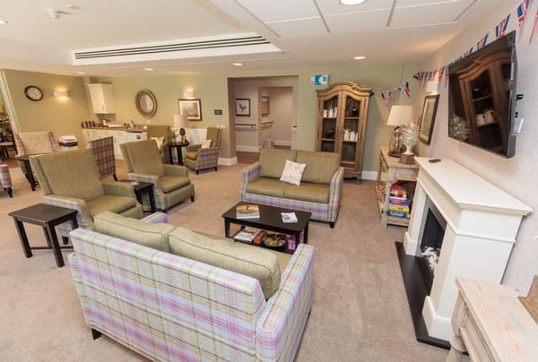 2 bedroom apartment for sale - Image 2