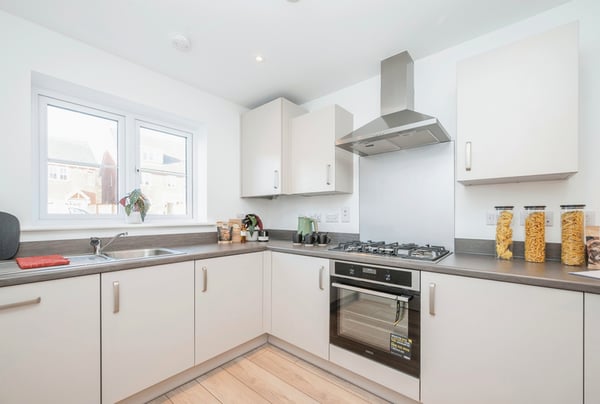 1 bedroom house for sale - Image 2
