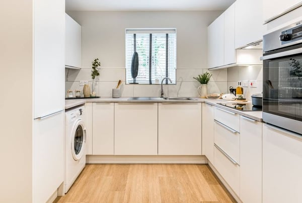 3 bedroom house for sale - Image 2