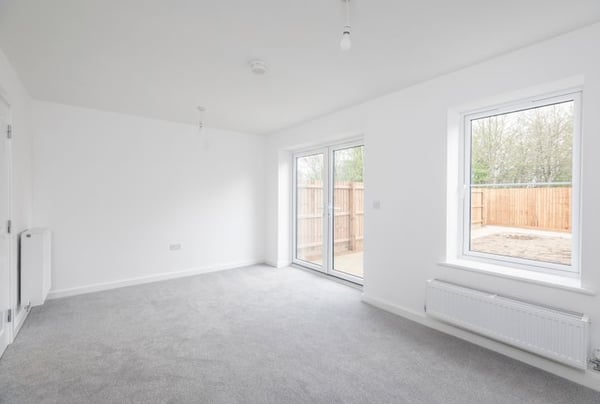 2 bedroom house for sale - Image 3