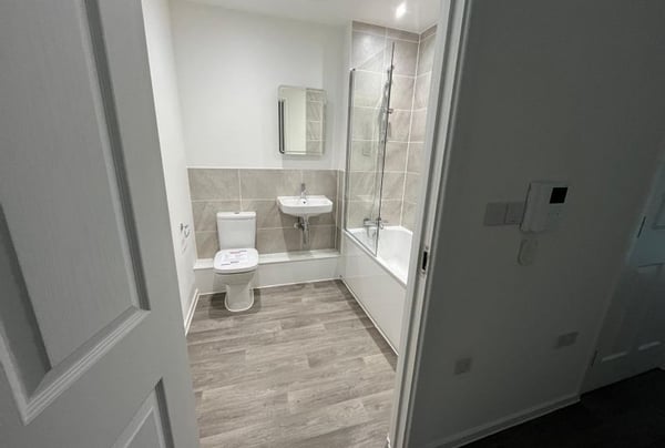 2 bedroom apartment for sale - Image 2