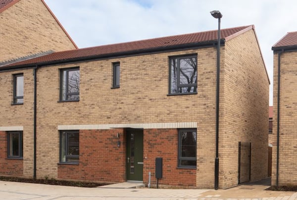 3 bedroom house for sale - Image 1