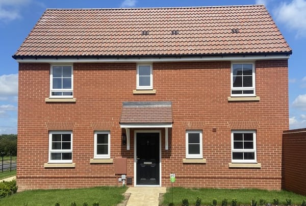 3 bedroom house for sale - Image 1