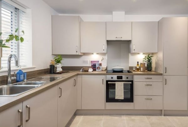 2 bedroom house for sale - Image 2