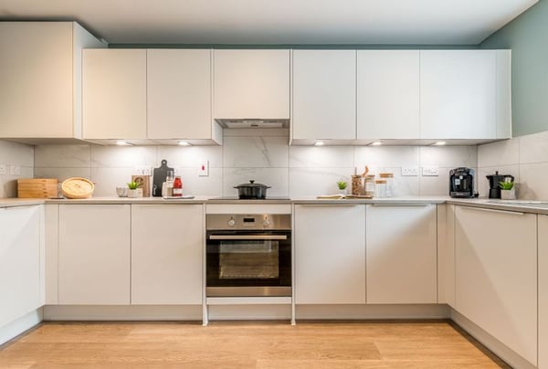 2 bedroom house for sale - Image 2