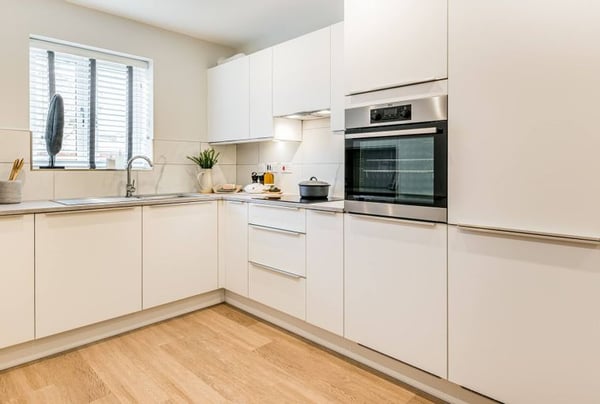 3 bedroom house for sale - Image 2