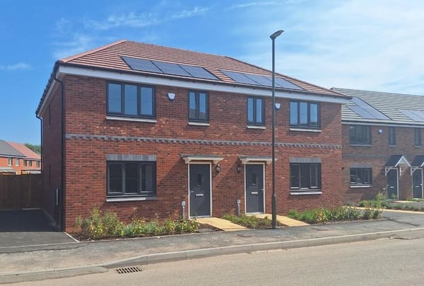 4 bedroom house for sale - Image 1