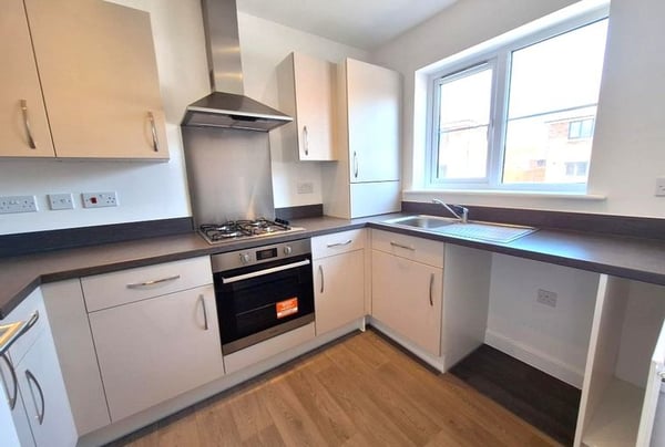 2 bedroom house for sale - Image 2