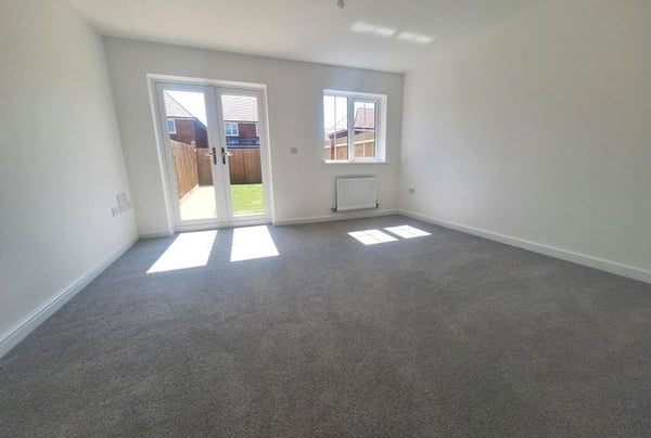 2 bedroom house for sale - Image 3