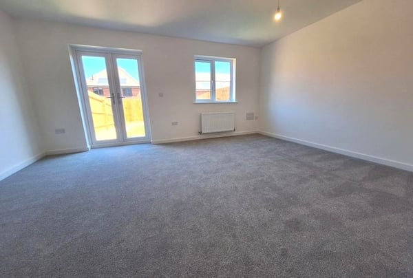 3 bedroom house for sale - Image 3