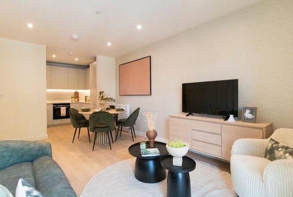 2 bedroom apartment for sale - Image 2