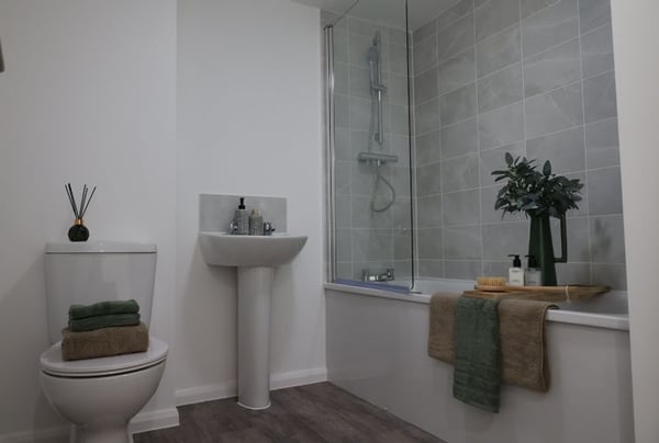 2 bedroom house for sale - Image 3