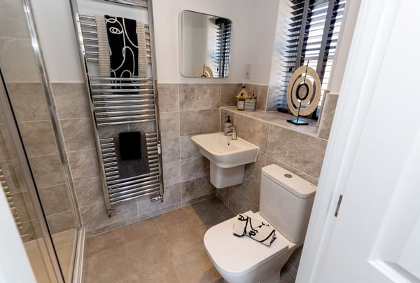 2 bedroom house for sale - Image 3