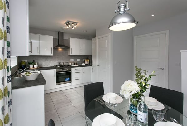 2 bedroom house for sale - Image 3