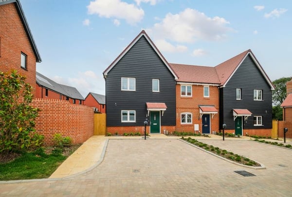 3 bedroom house for sale - Image 1