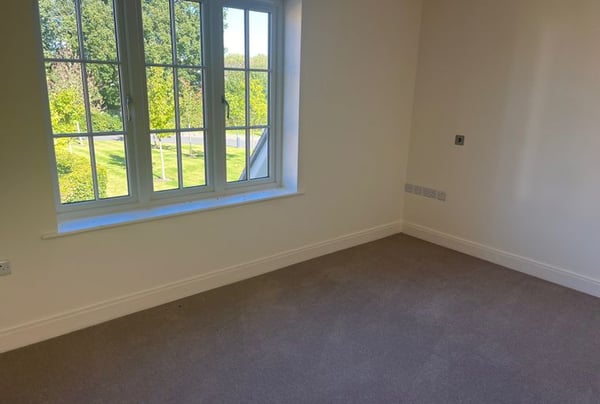 1 bedroom apartment for sale - Image 2