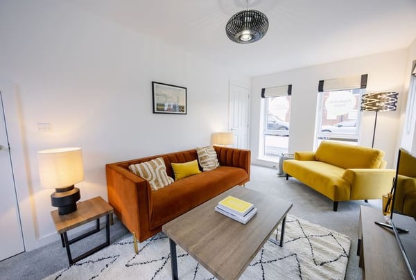 2 bedroom house for sale - Image 1