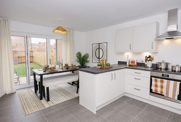 2 bedroom house for sale - Image 1