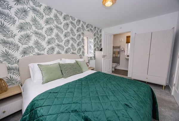 2 bedroom house for sale - Image 1
