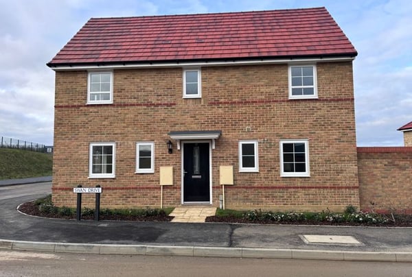 3 bedroom house for sale - Image 1