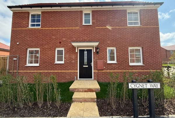 3 bedroom house for sale - Image 1
