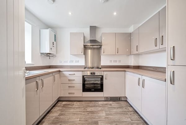 3 bedroom house for sale - Image 2