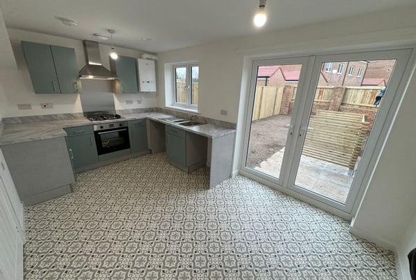 2 bedroom house for sale - Image 2
